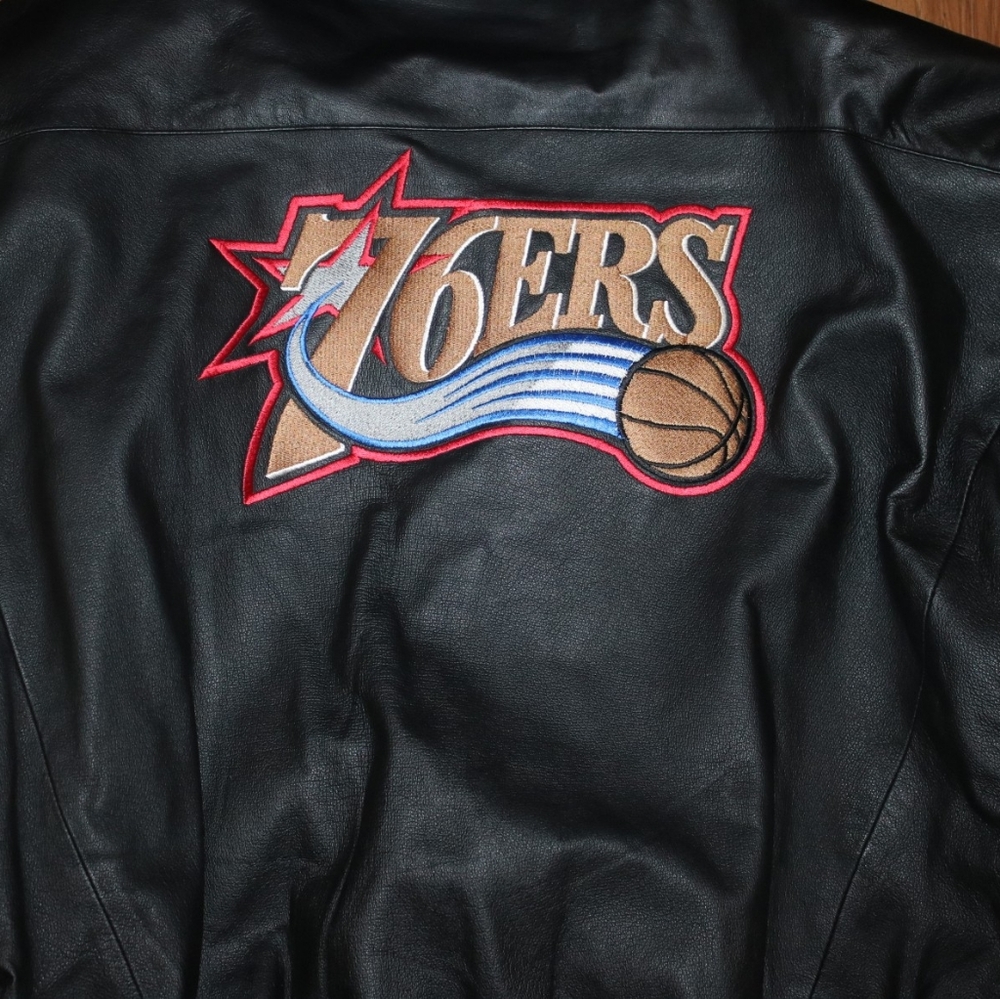 Vintage 76ers Jacket, Size XL, can be worn by L if you like the baggy look.